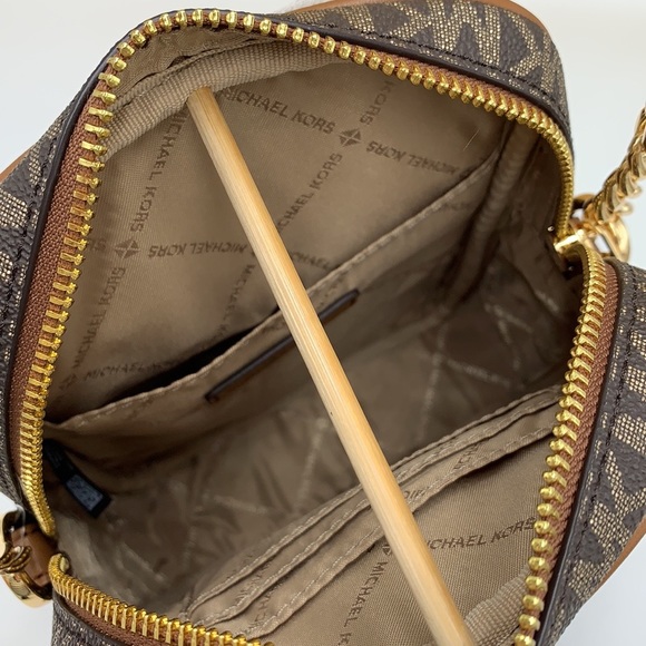 MICHAEL KORS
Jet Set Travel Medium Signature Logo Crossbody Bag
COLOR BROWN GOLD - Picture 7 of 14